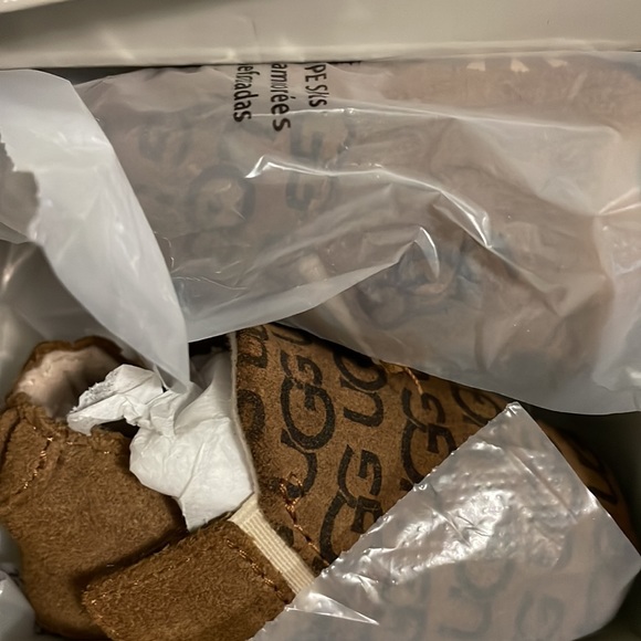 Infant slip on Uggs - Picture 3 of 4